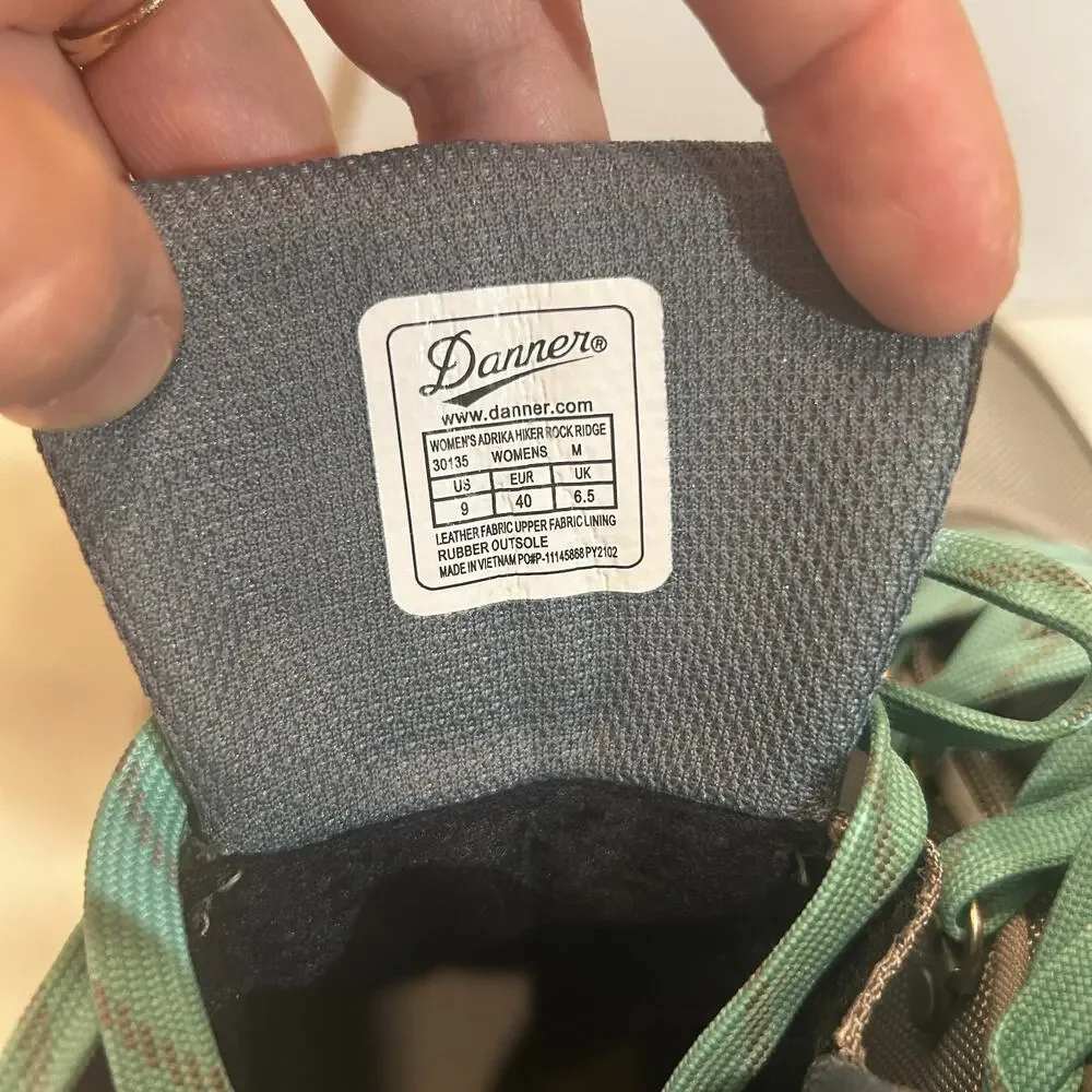 Danner Women’s Danner Dry Waterproof Hiking Boots Gray & Turquoise Laces Size 9.
